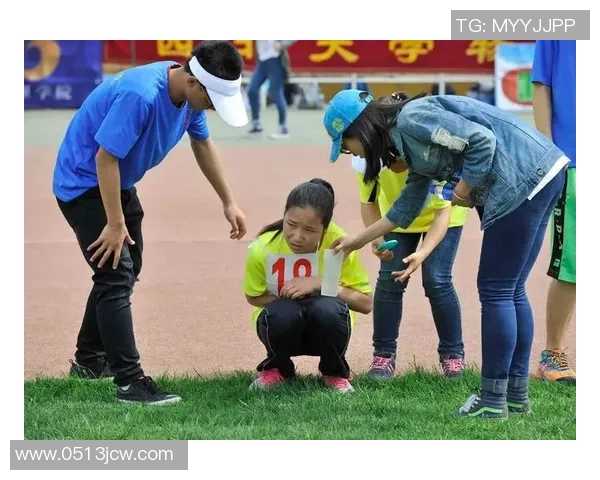聚焦足球运动员成长之路与赛场荣耀全景呈现深度解析与精彩瞬间